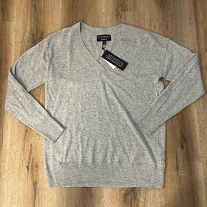 NWT Banana Republic Sweater in Grey in M